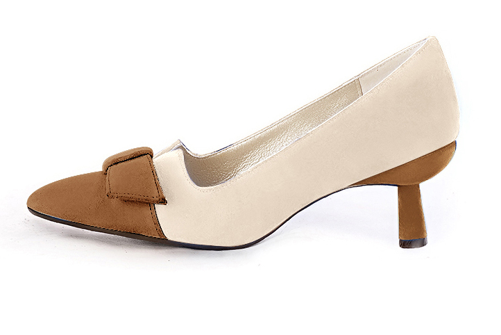 Caramel brown and champagne beige women's dress pumps, with a knot on the front. Tapered toe. Medium spool heels. Profile view - Florence KOOIJMAN